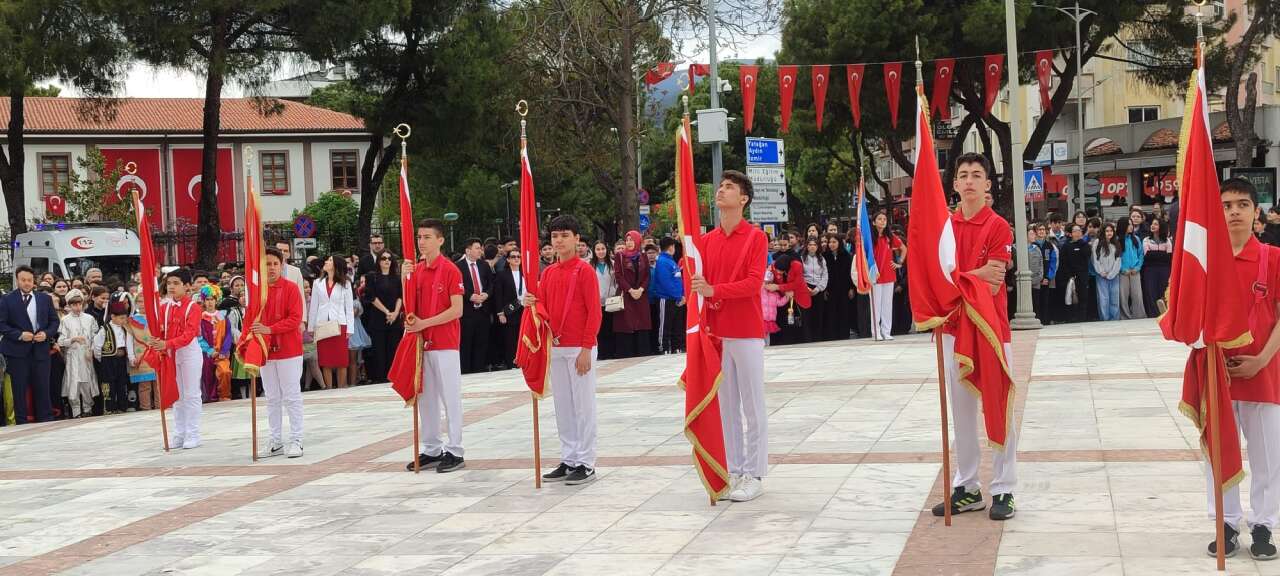 Muğla’da 23 Nisan Coşkusu Cumhuriyet Meydanı’nda Başladı 4